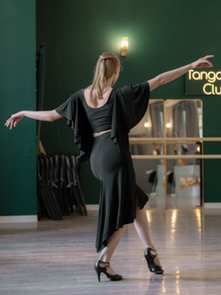 Топ короткий, рукав бабочка