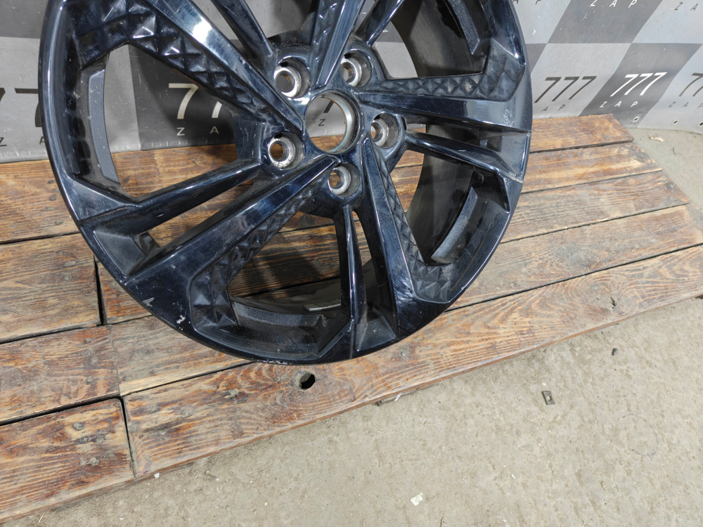 Диск колесный литой R18 Geely Coolray 19-нв Б/У Оригинал 8891087204