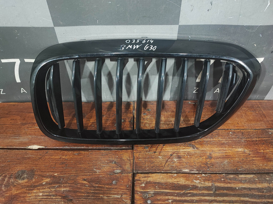 Решетка радиатора левая BMW 5-Series (G30) 17-20 Б/У Оригинал 51137383519
