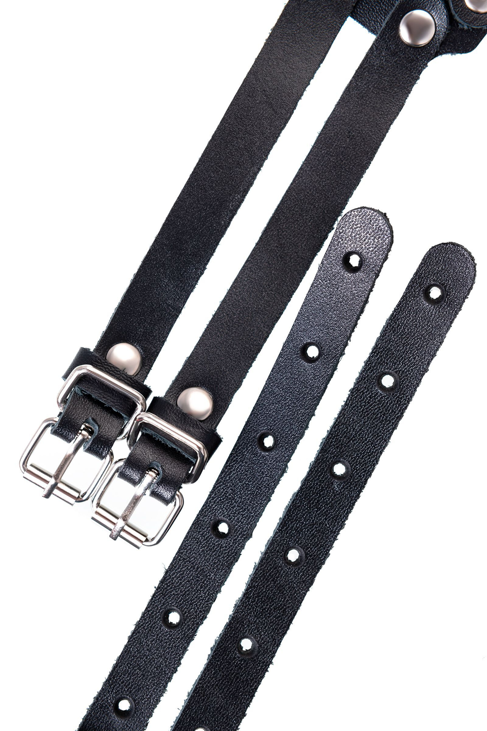 Черный кожаный пояс с кольцами