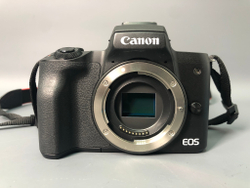 Canon EOS M50 Kit 15-45mm STM, 1000 кадров пробега.