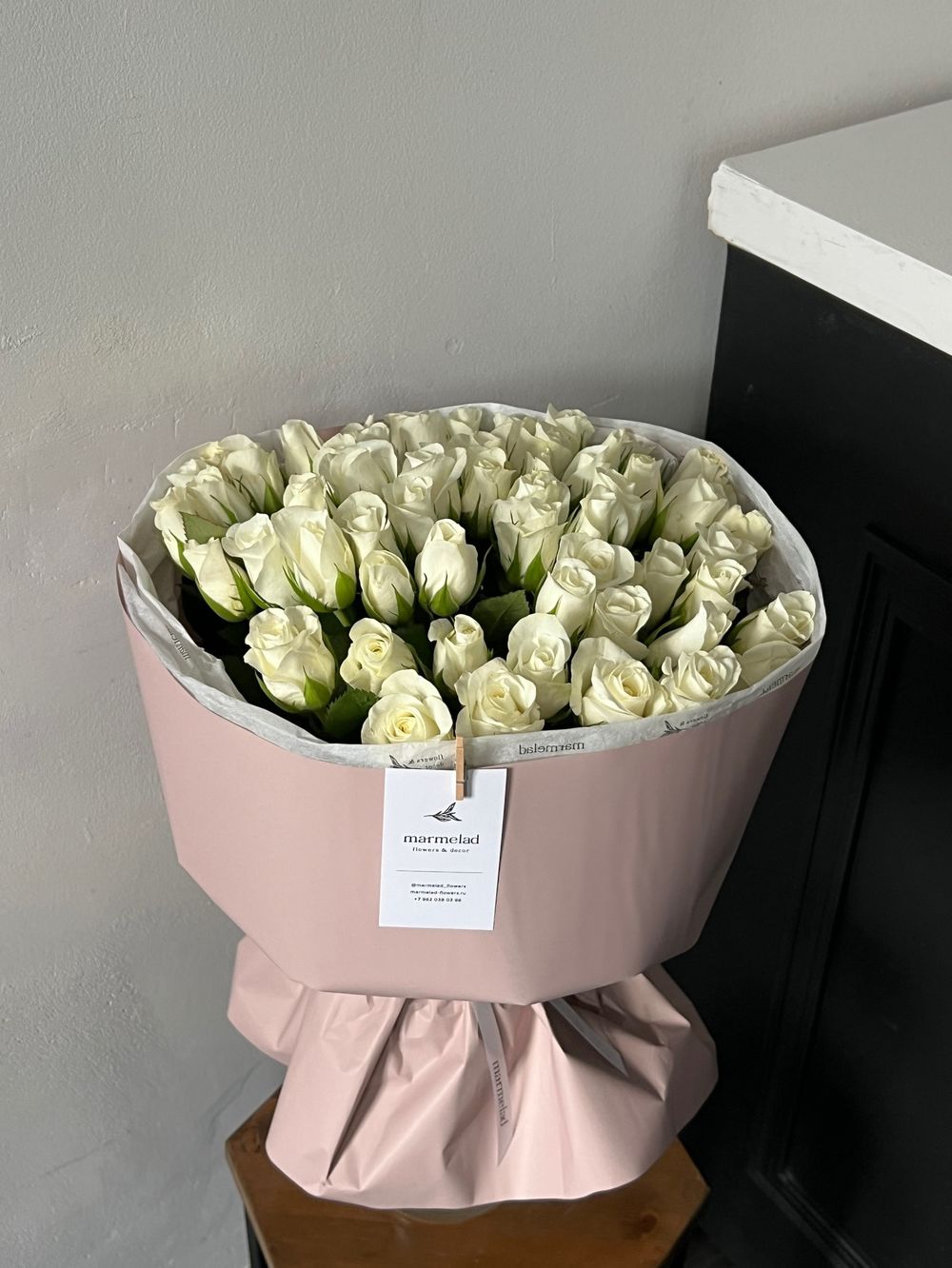 Авторский букет из белой розы 51 шт