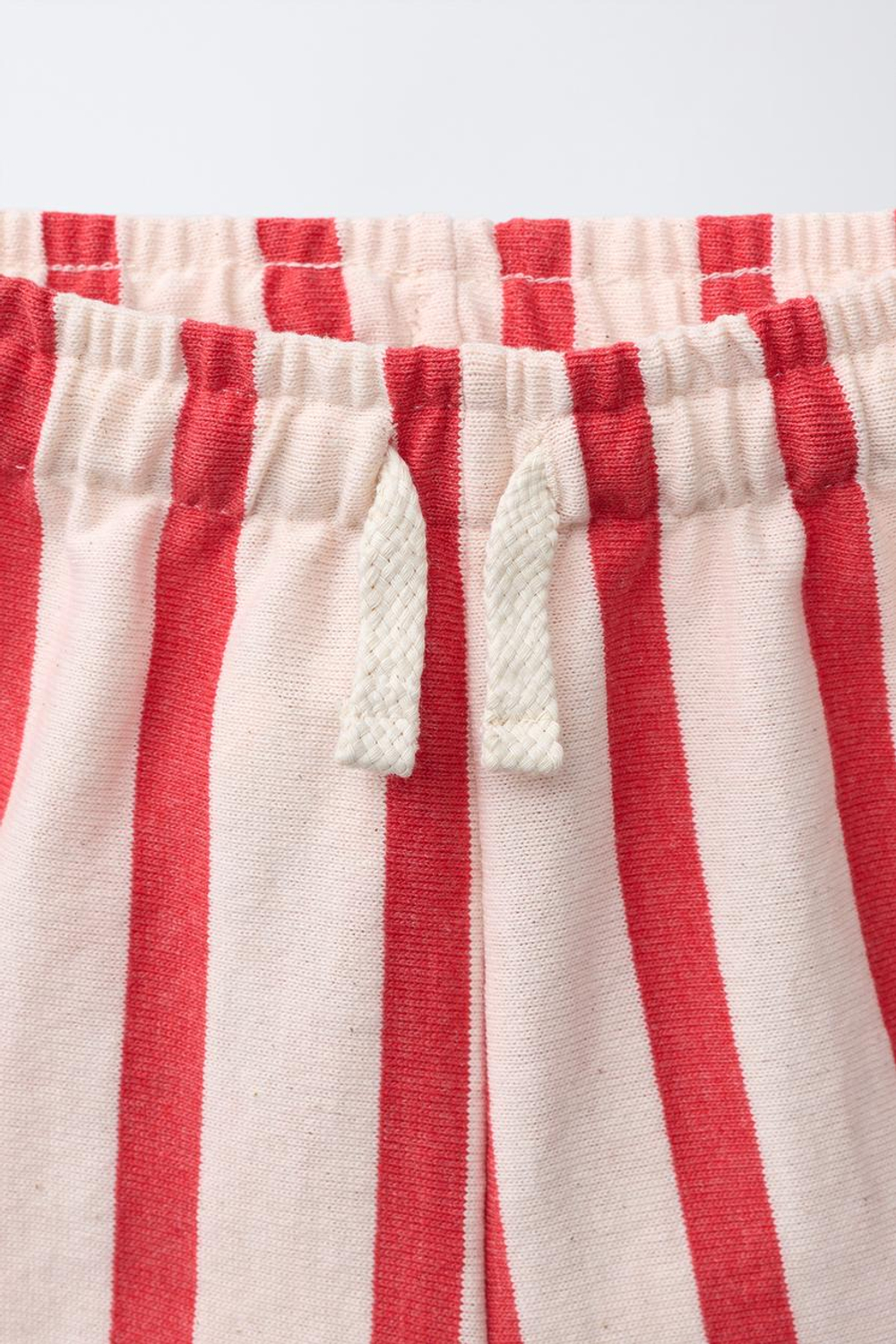 ZARA КОМПЛЕКТ ФУТБОЛКА И БЕРМУДЫ В ПОЛОСКУ, БЕЛЫЙ/КРАСНЫЙ