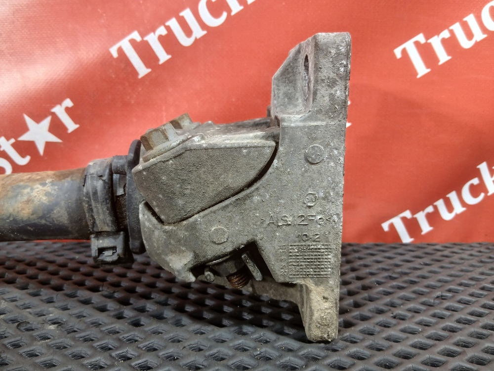 Кронштейн крыла заднего