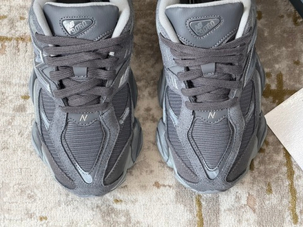 New Balance 9060 Magnet