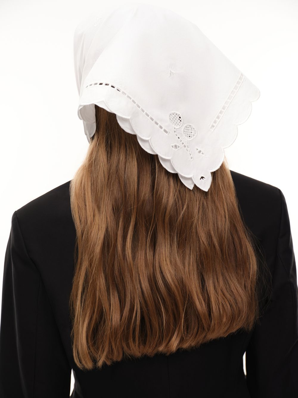 Платок с вышивкой (La Boheme), белый