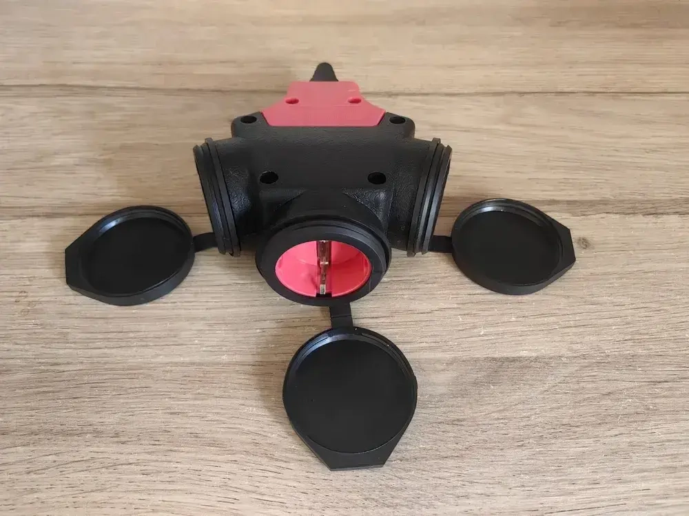 Разветвитель силовой, трехместный, трехфазный, IP 44, 16 А