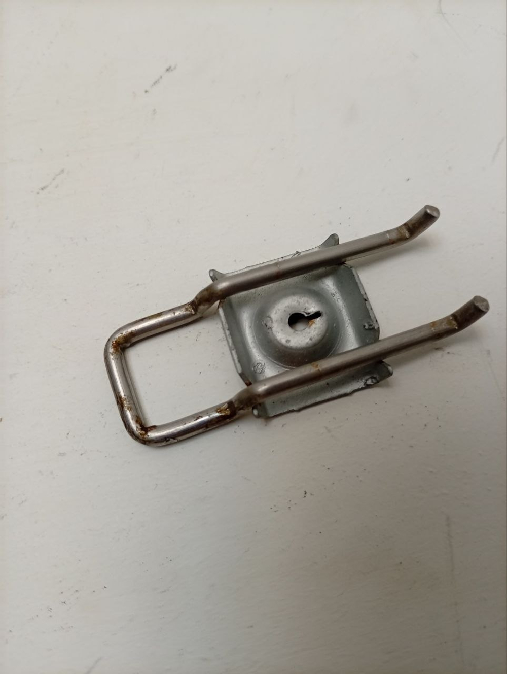 ESL98330 ктп2 Защёлка для посудомоечных машин Electrolux Zanussi AEG 1522344058 б/у