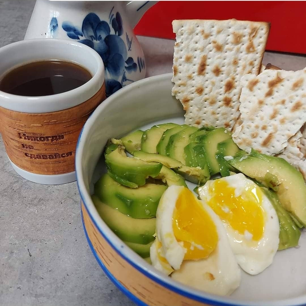 Кружка малая фарфоровая без ручки с берестой, со слоганом и надписью шрифтом Брайля. Коллекция Braille (Брайль)