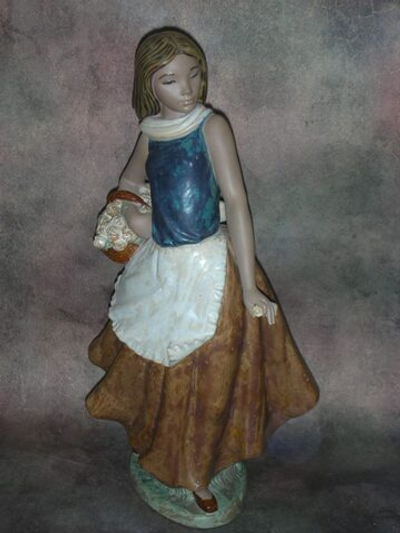 Статуэтка. Фарфор. Продавец цветов. NAO. Испания