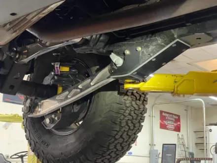Защита рамы и крепления заднего нижнего рычага для Ford Bronco 2021+ со слайдером из HDPE