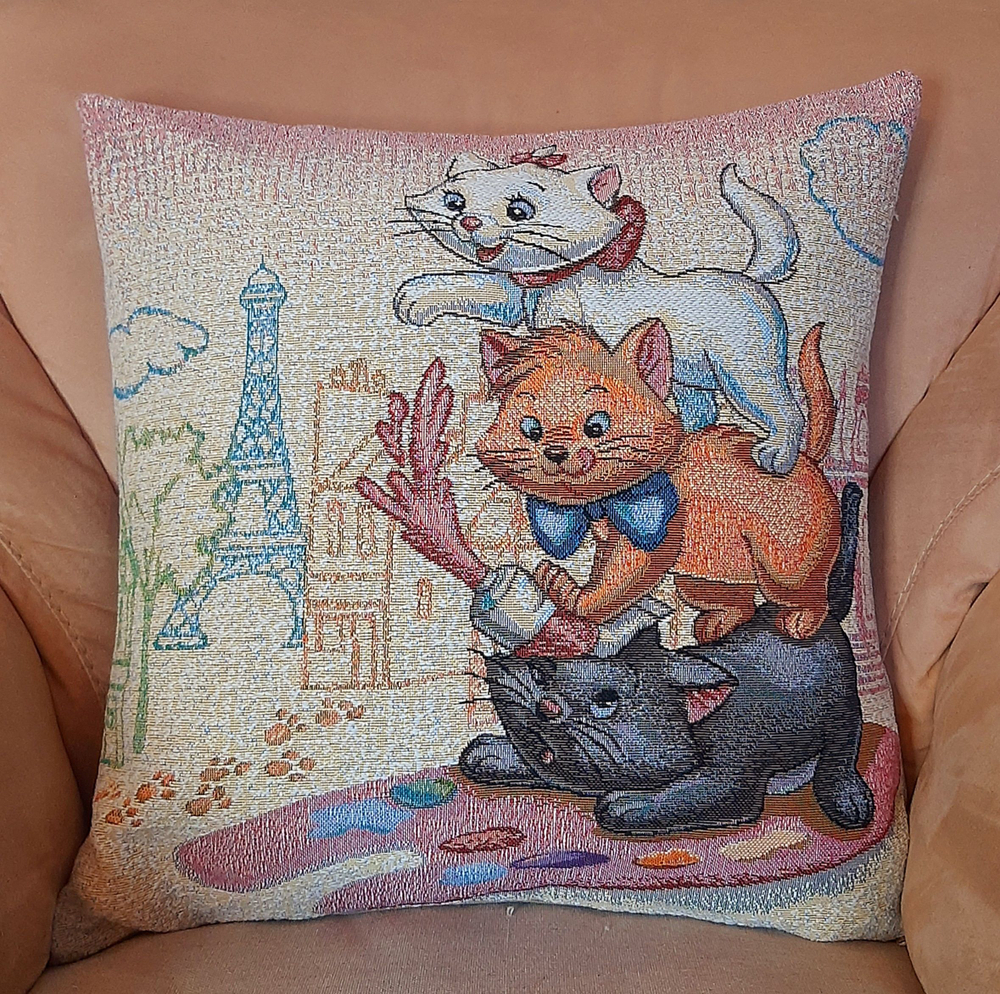 Декоративный гобеленовый чехол для интерьерной подушки Пирамида котят 47*47