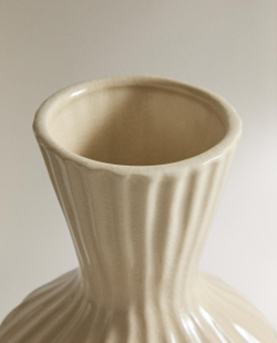 Zara Home Ваза из керамики, цвет кремовый, 16 см