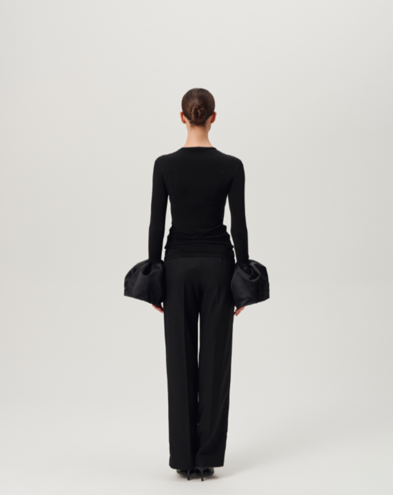 Лонгслив Колокольчик черный