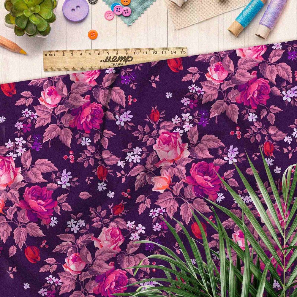 Ткань атлас фиолетовые розы на фиолетовом