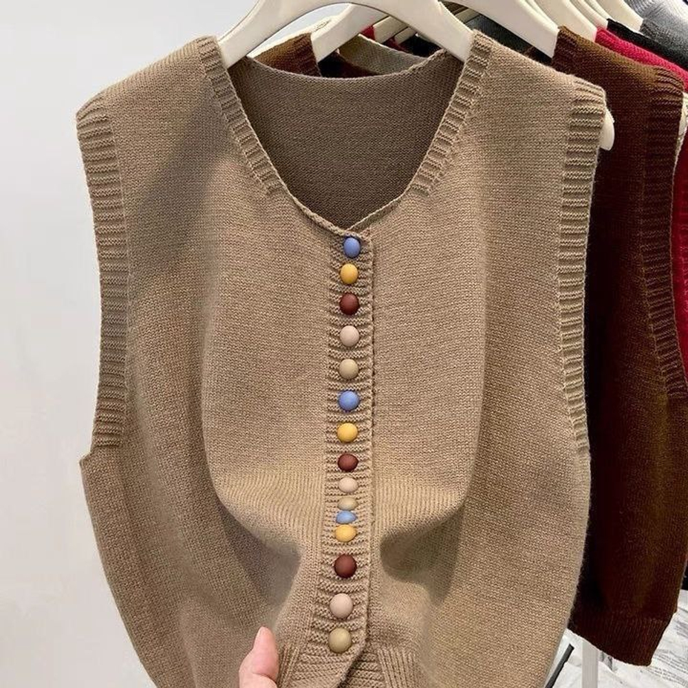 Вязаный женский жилет