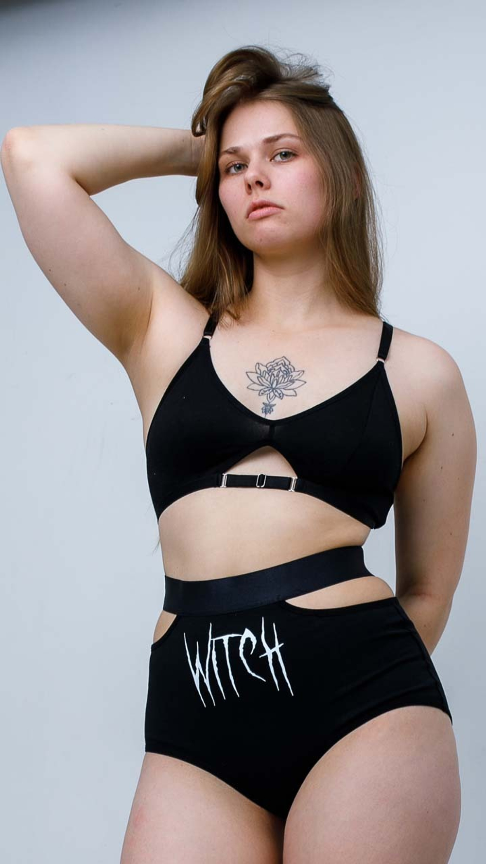 WE'RE BACK, WITCHES Высокие трусы с атласным поясом