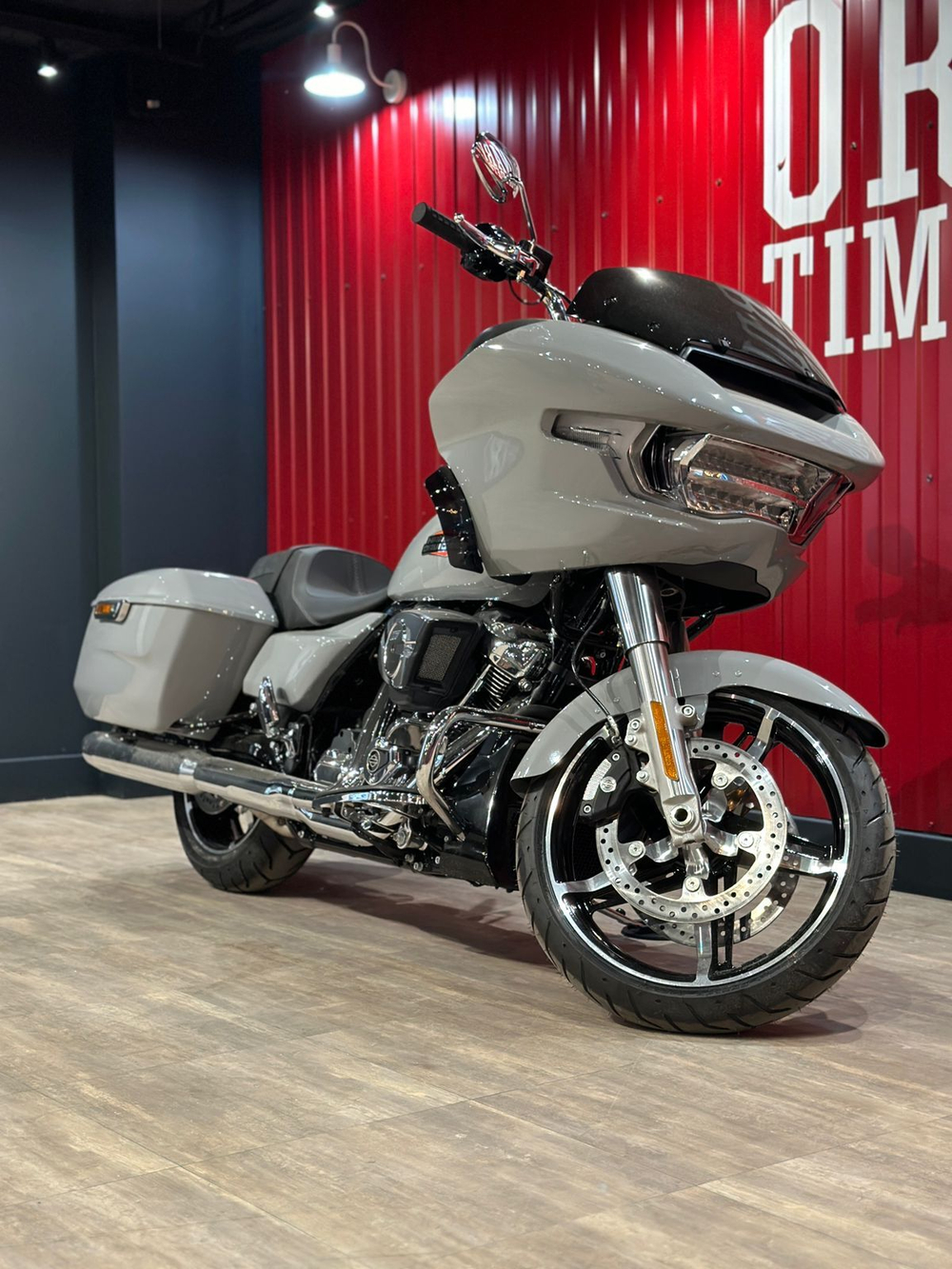 Harley-Davidson Road Glide 117 2024 (Billiard Gray/CHROME Trim)