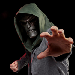 Hasbro Marvel Legends - DOCTOR DOOM Шлем с капюшоном G0586