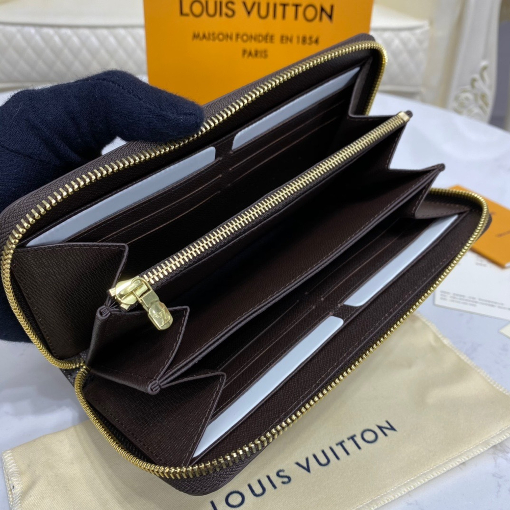 Louis Vuitton Zippy Wallet