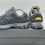 New balance 2002R