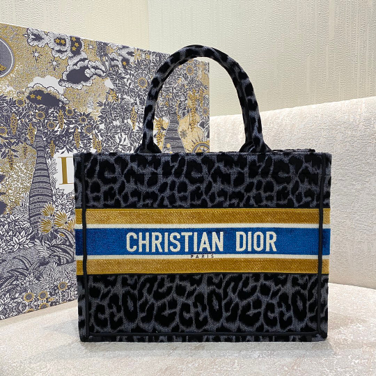 Christian Dior Book Tote 36 cm