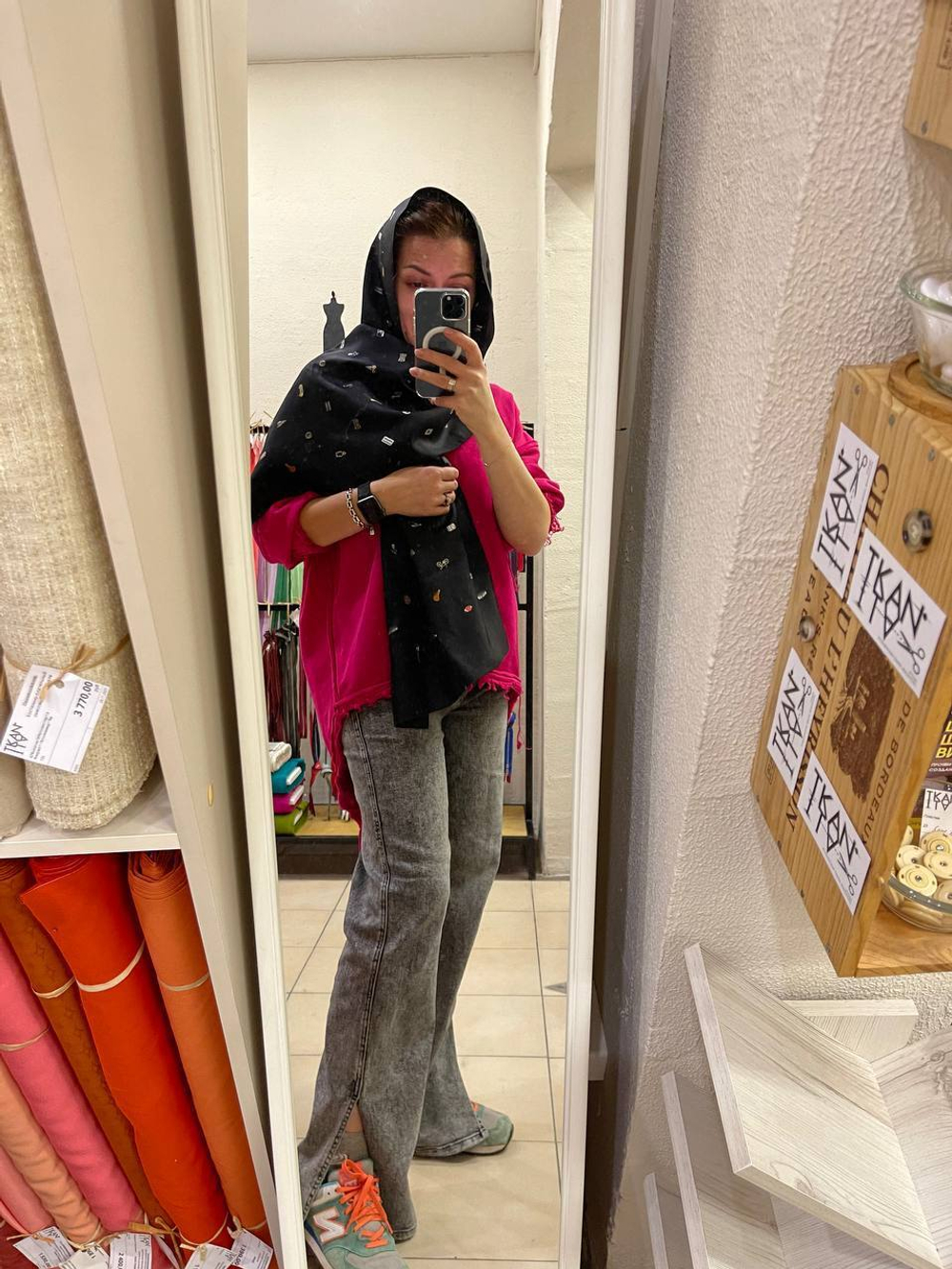 Кашне шелковое твиловое с принтом (с обработанными срезами) (Paul Smith, 100%шелк, Черный фон/мелкие пиктограммы и надпись бренда, 180*43)