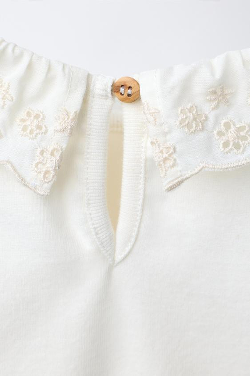 ZARA ТОП С ВЫШИВКОЙ В ШВЕЙЦАРСКОМ СТИЛЕ, ЖЕЛТОВАТО-БЕЛЫЙ