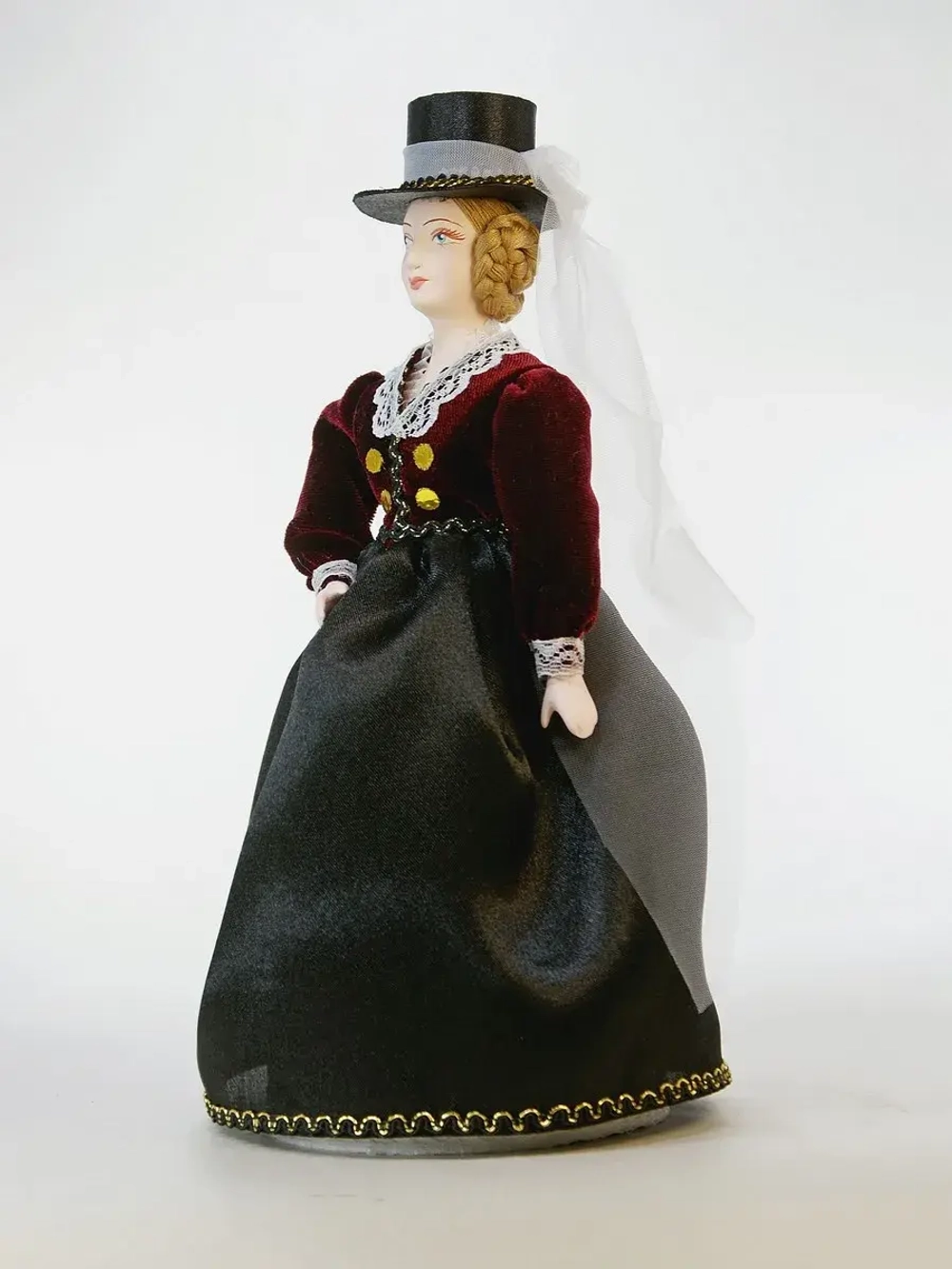 Кукла коллекционная Амазонка