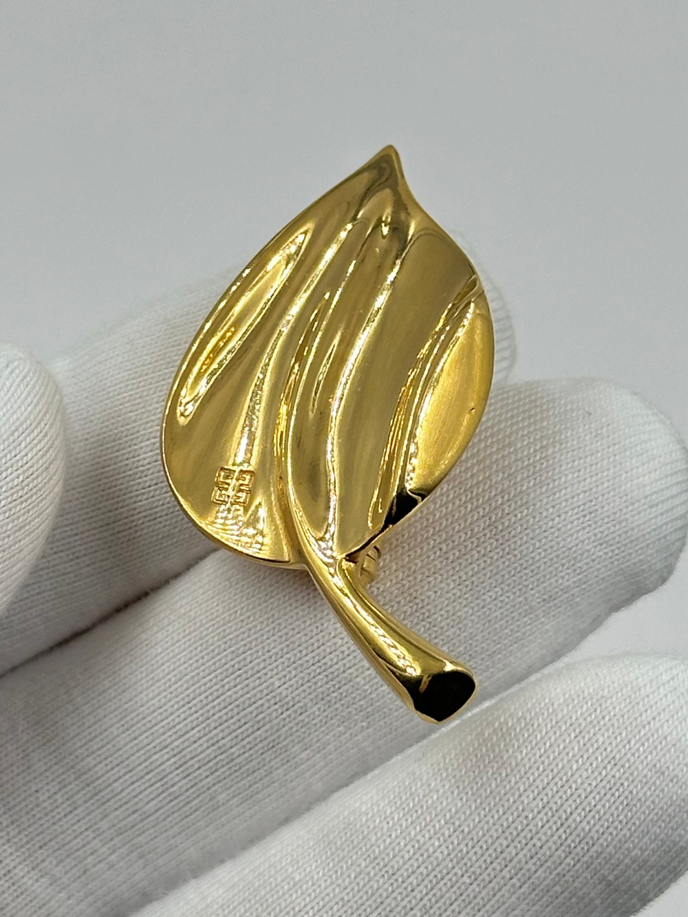 Брошь Листик Givenchy