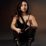 Стильный вибромассажер Nila для G-стимуляции - 21 см.