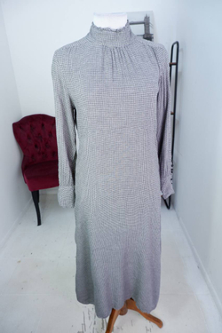 Платье Zara в лаконичном дизайне, маркировка L, визуально 46/48 размер