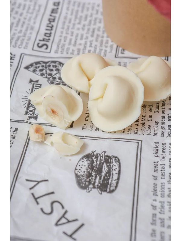 Шоколадные пельмени с фундуком внутри