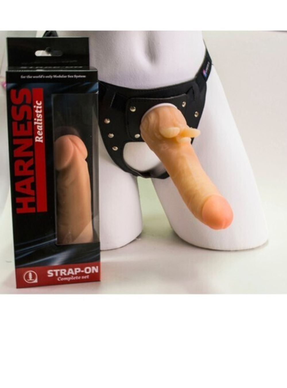 Телесный страпон с клиторальными лепестками (Цвет: телесный)