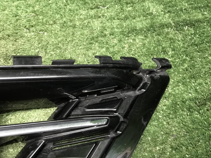 Решетка перед бампера VW Touareg 2 NF 14-18 R-Line