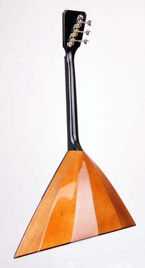 Балалайка 3-струнная DOFF F-202 Прима