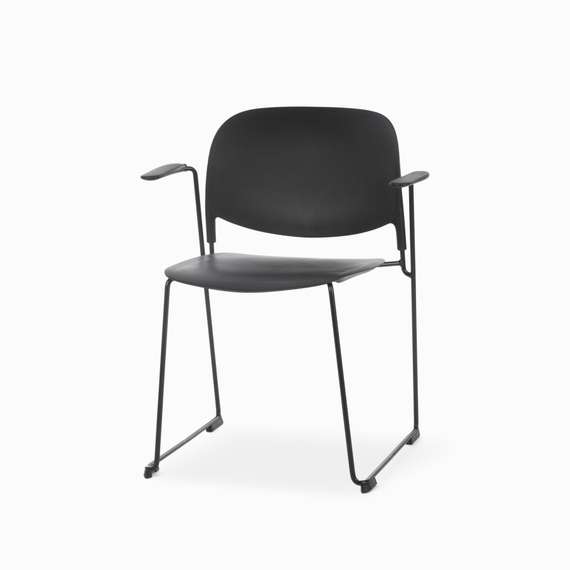 Стул штабелируемый Stacks с подлокотниками черный