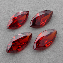 Фианит наветт, Garnet