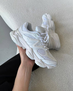 Женские кроссовки NEW BALANCE 9060
