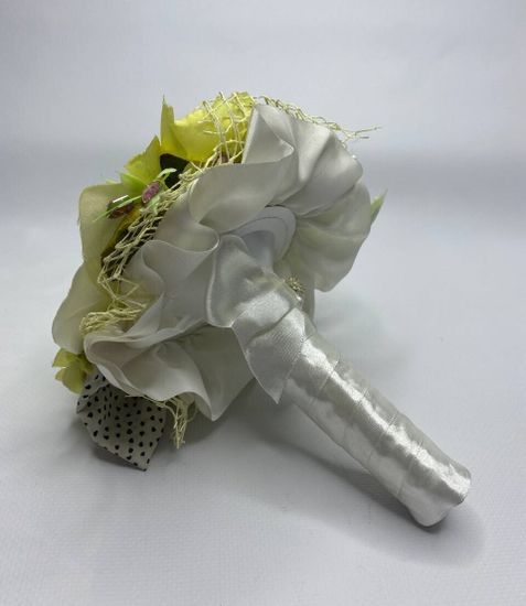 Свадебный букет из маков из орхидей