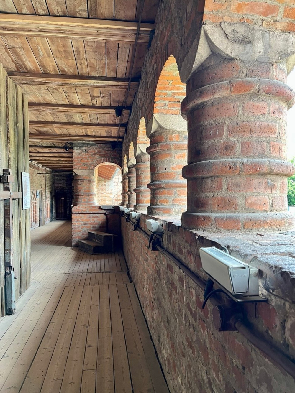 "Крутицкое подворье: жемчужина старой Москвы"- пешеходная групповая экскурсия по Москве.