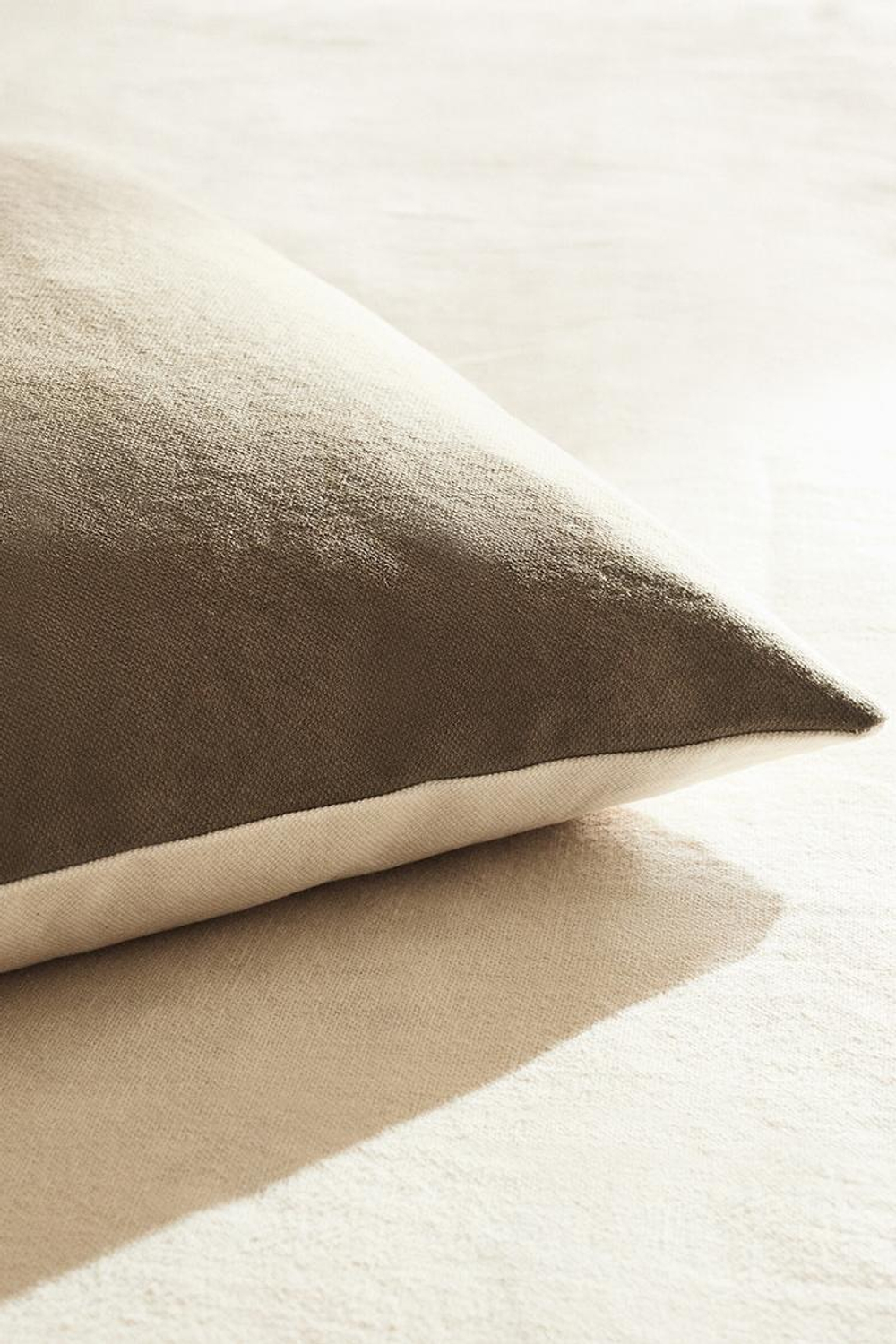 ZARA HOME ХЛОПКОВЫЙ ЧЕХОЛ ДЛЯ ДЕКОРАТИВНОЙ ПОДУШКИ, ТЕМНО-ОЛИВКОВЫЙ