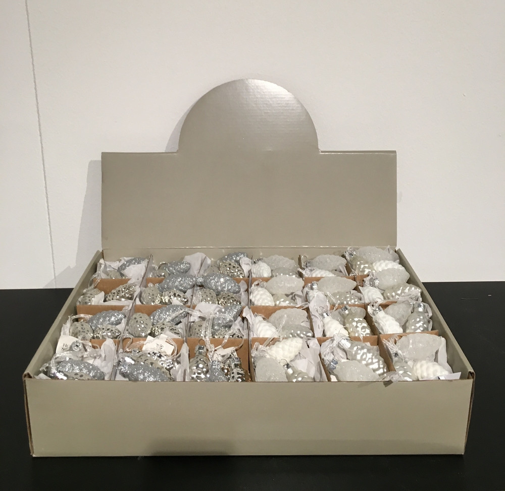 Набор елочных игрушек 48шт House of Seasons Шишки Первый снег в ассортименте 2 вида