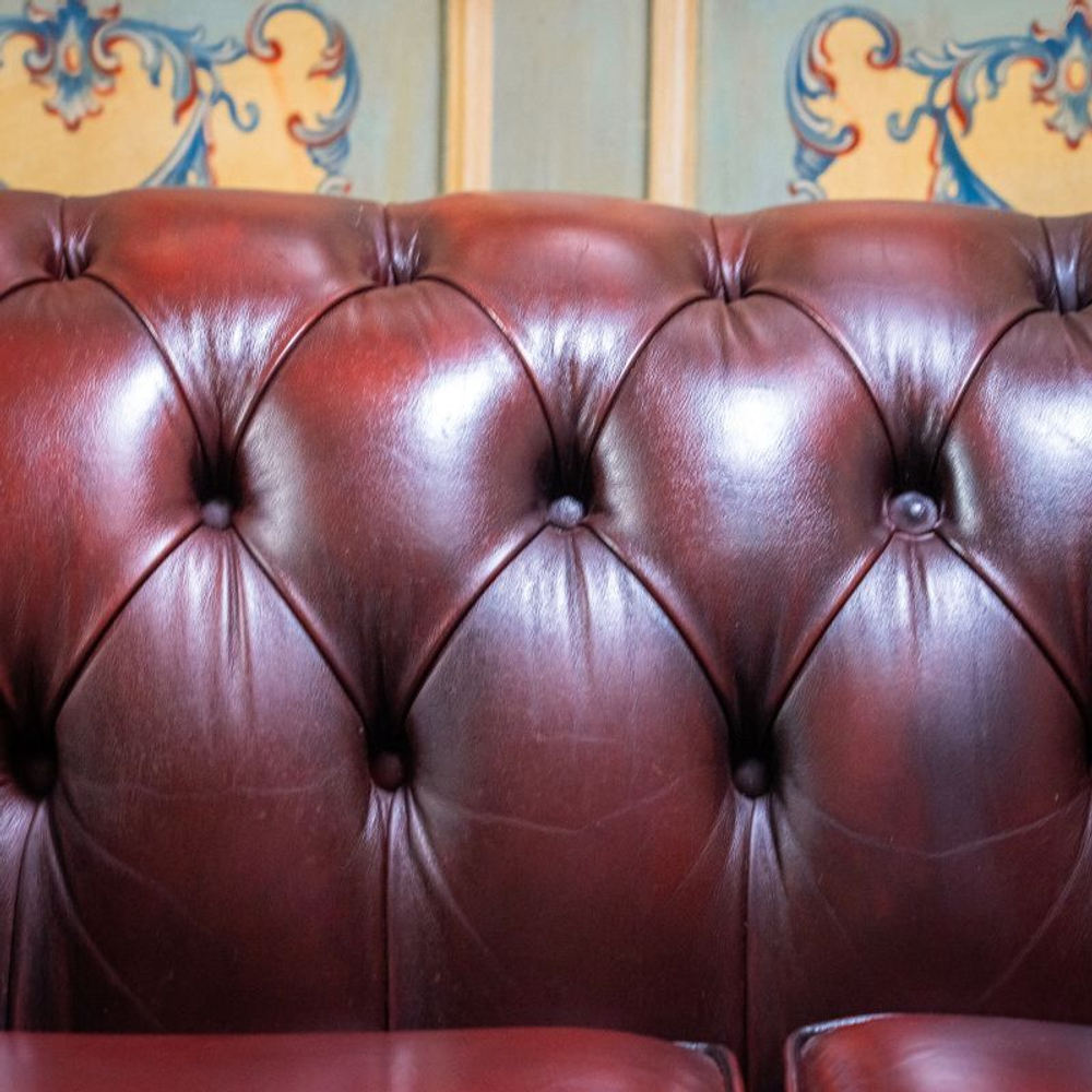 Диван в стиле Честерфильд