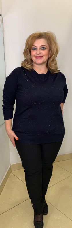 Нарядный джемпер со стразовым оформлением