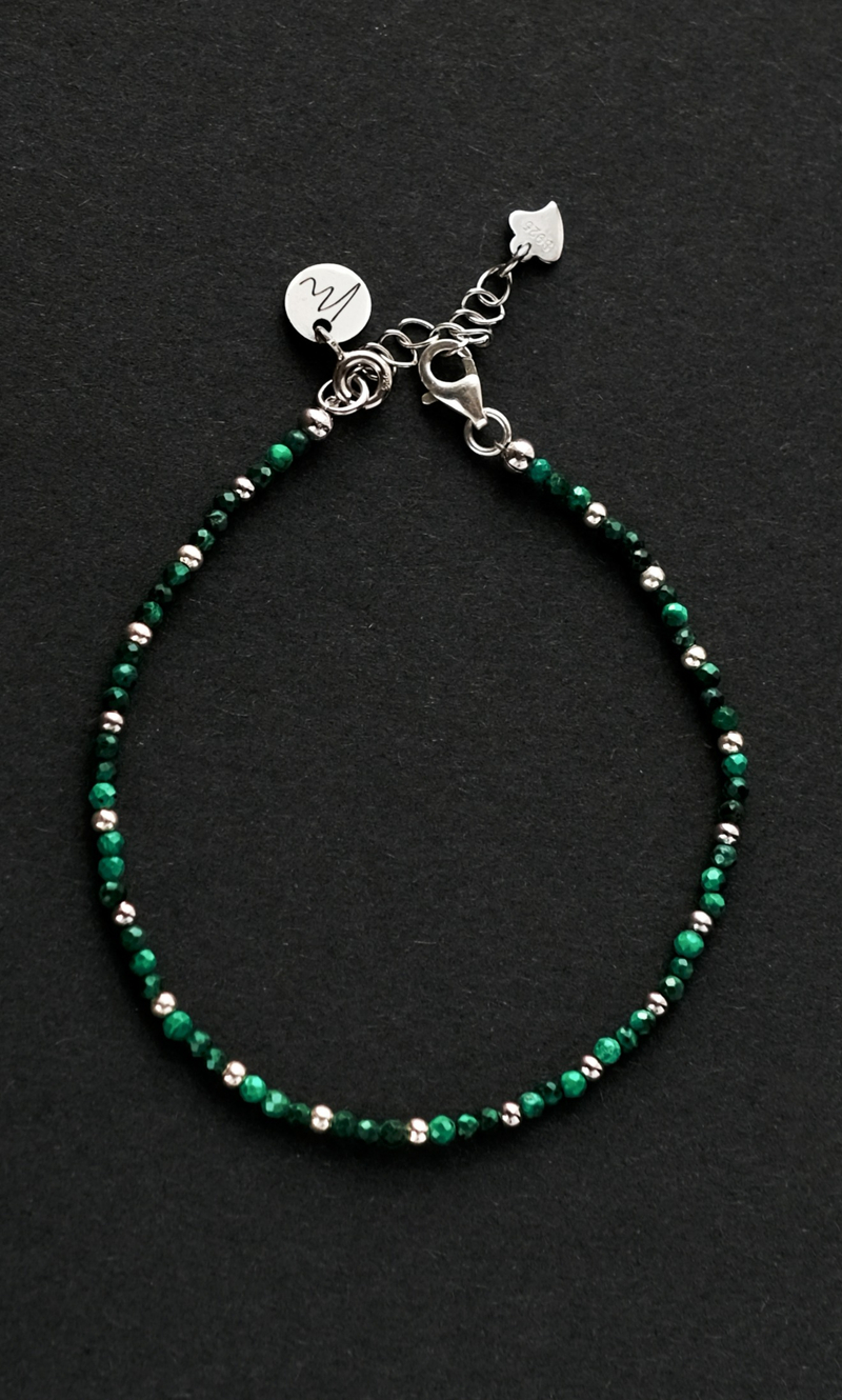 Браслет "Memo about Health" из малахита с серебряными бусинами на замочке