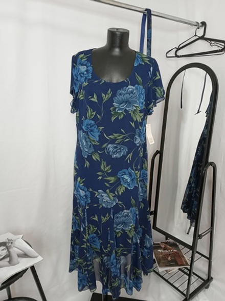 Платье летнее темно-синего цвета с крупными голубыми цветами. Размер -52 русский