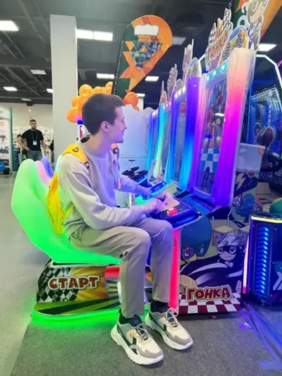 Двойной детский автомат с видеоиграми «Мотогонка»