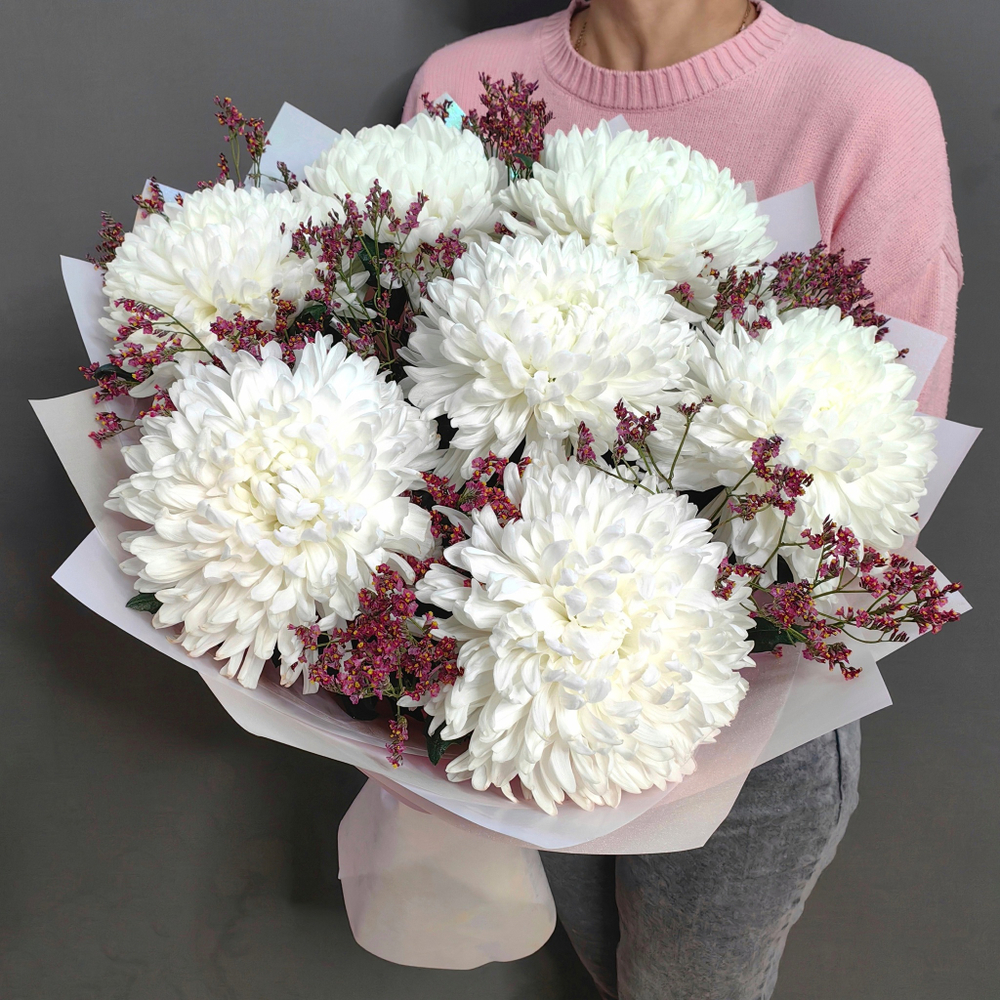 Букет из 7 одноголовых хризантем сорта "Антонов" и лимониумом