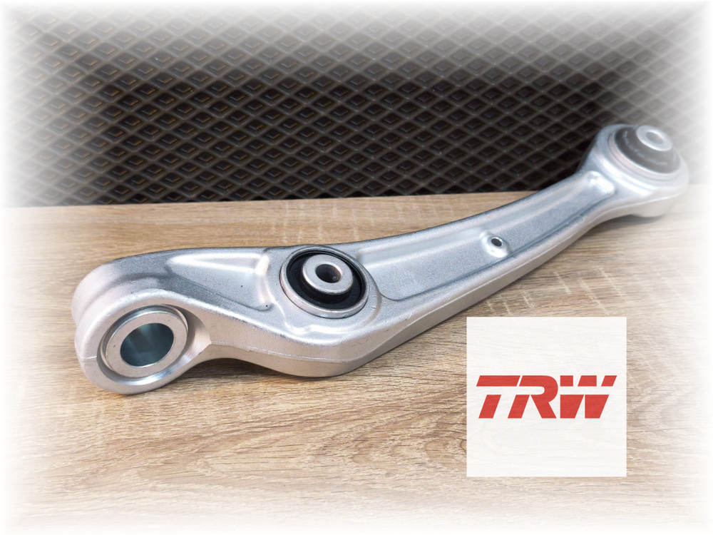 Правый поперечный рычаг передней подвески Audi A6 C7